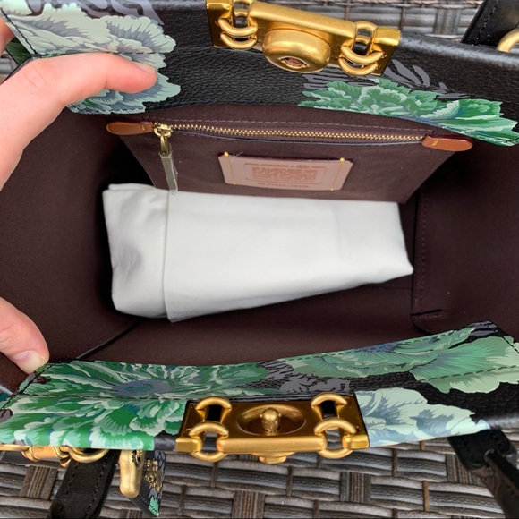 *SOLD* EUC Coach Kaffe Fassett Troupe Bag in Green and Black print - Picture 9 of 12